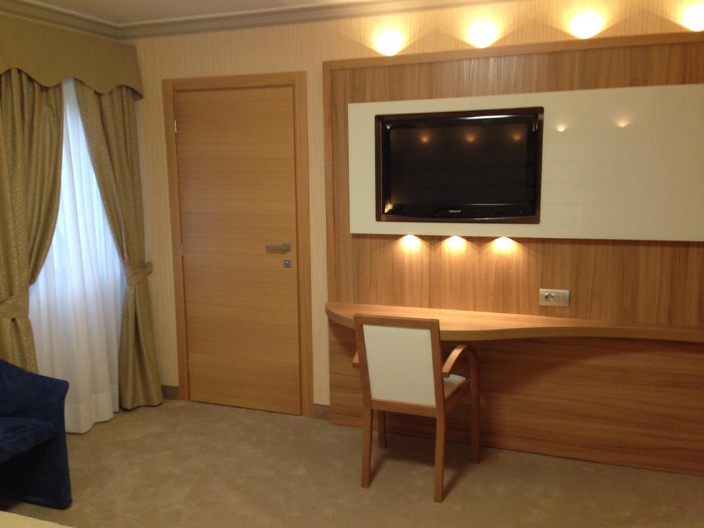 Hotel Vela D'Oro Dependence Bardolino Rum bild