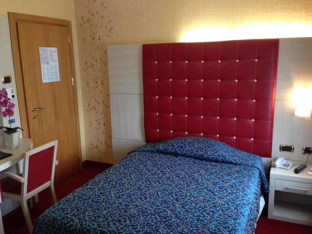 Hotel Vela D'Oro Dependence Bardolino Exteriör bild